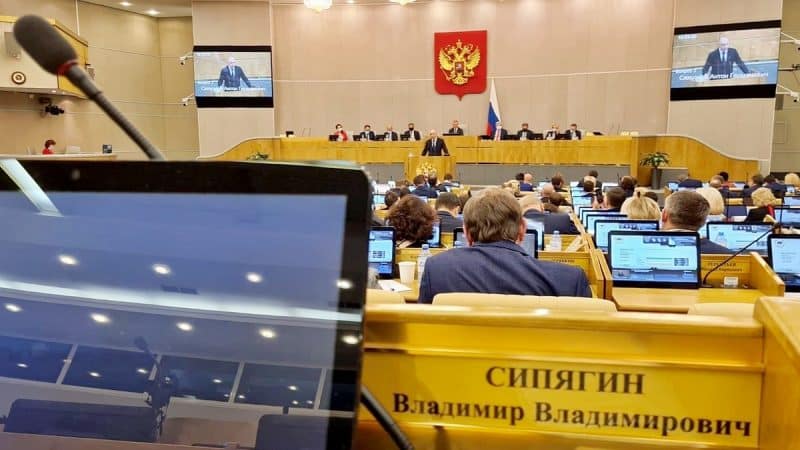 Сипягин, Игошин и Аникеев в Госдуме проголосовали за введение QR-кодов
