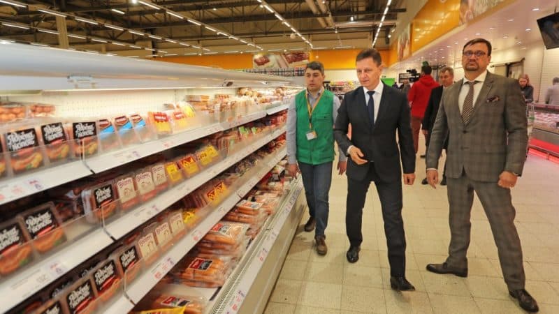 Владимир Сипягин лично проверил наличие продуктов в гипермаркетах
