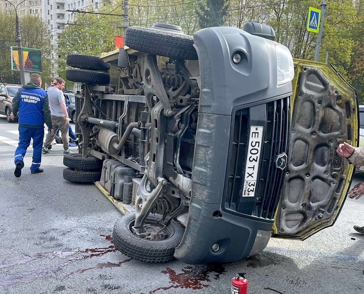 Во Владимире иномарка протаранила скорую помощь