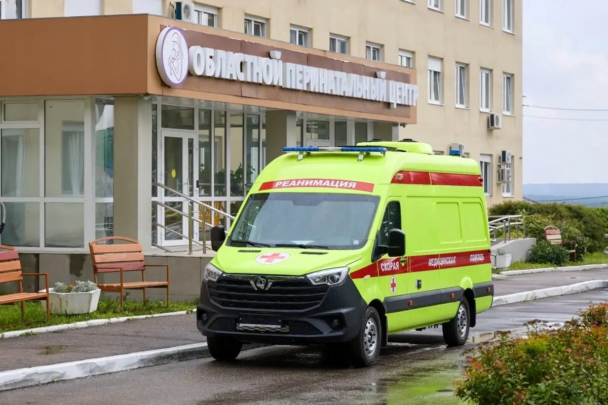 Перинатальному центру подарили автомобиль для родов в дороге