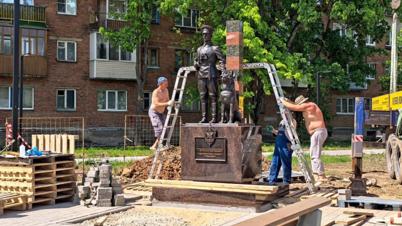 Во Владимире вместо фонтана установили памятник пограничнику