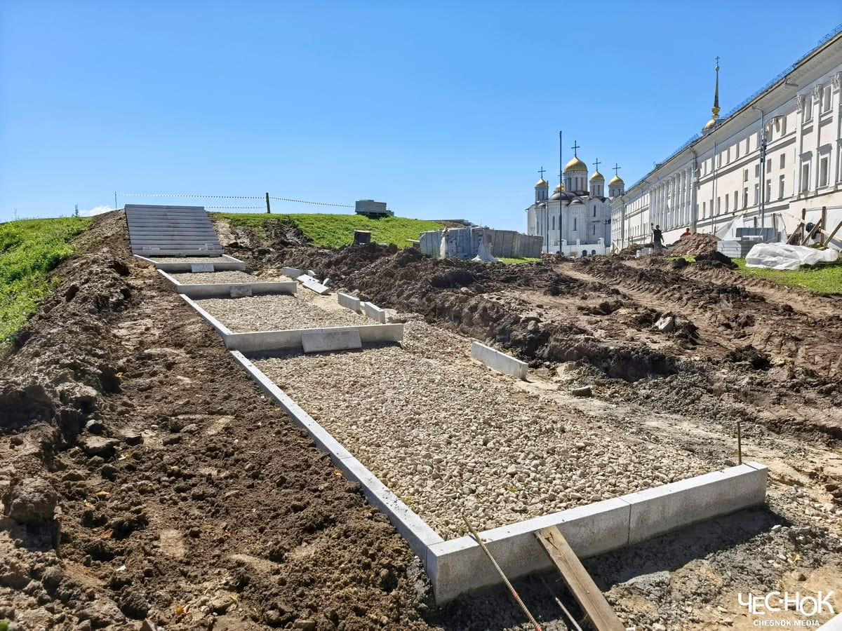 Смотровая площадка Дмитриевский собор ремонт 3