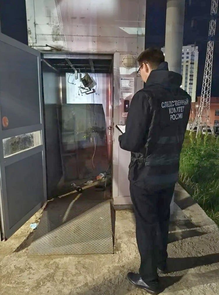 Содышка Пекинка упал лифт 2
