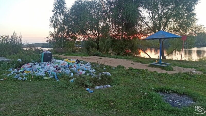 Пляж на Содышке превратили в городскую свалку