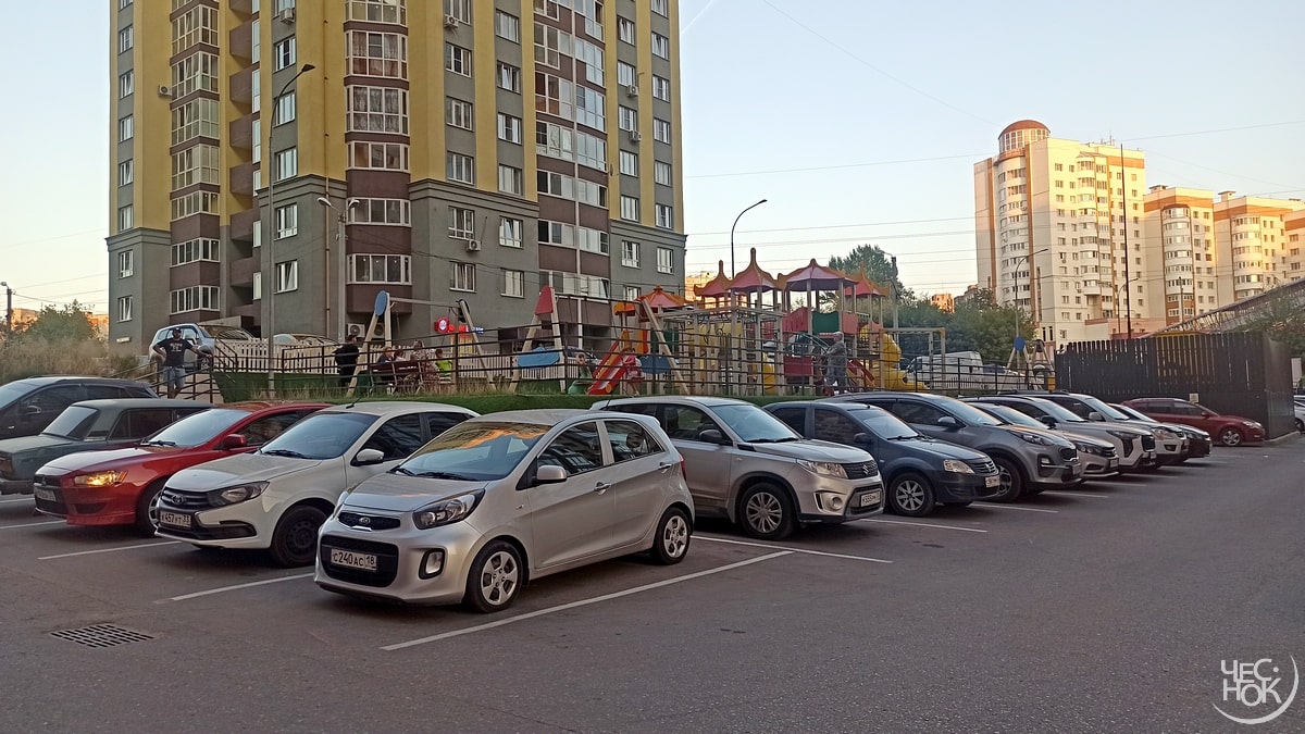 Содышка застройка парковка авто-min