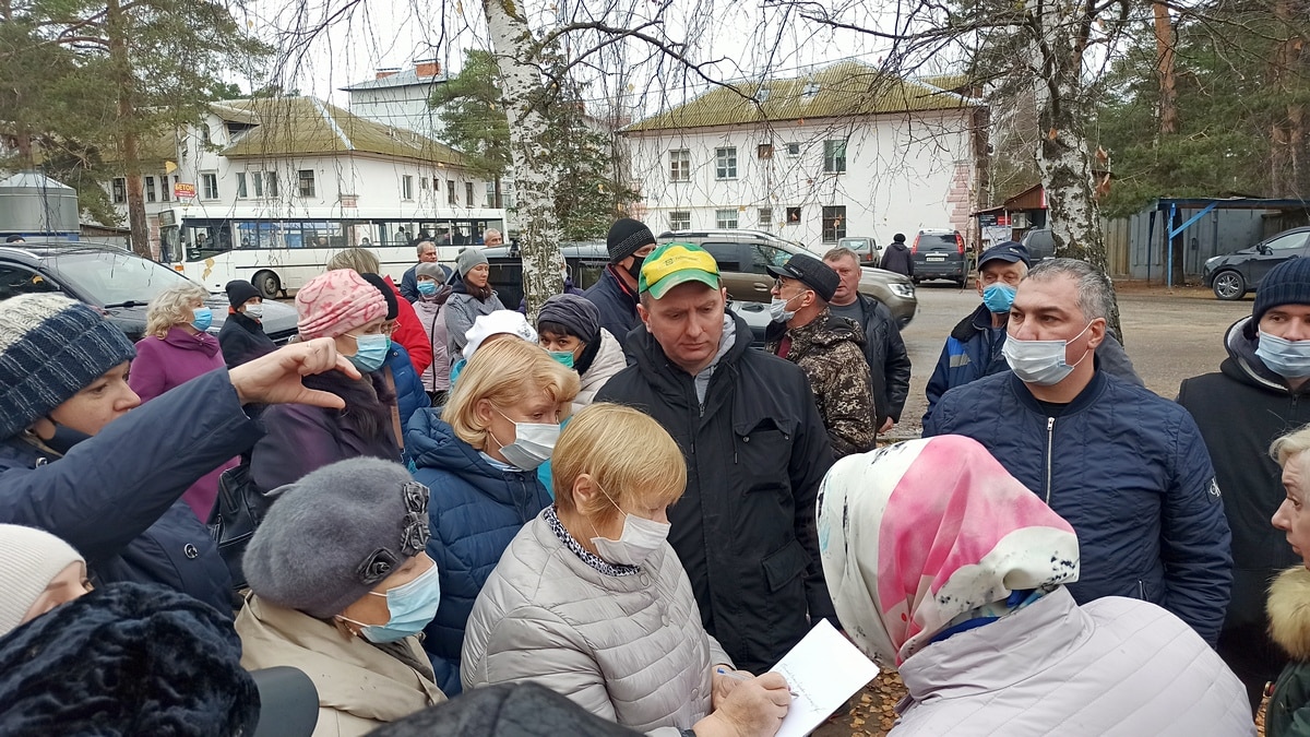Жители поселка Сокол пожаловались Путину на строительство кладбища