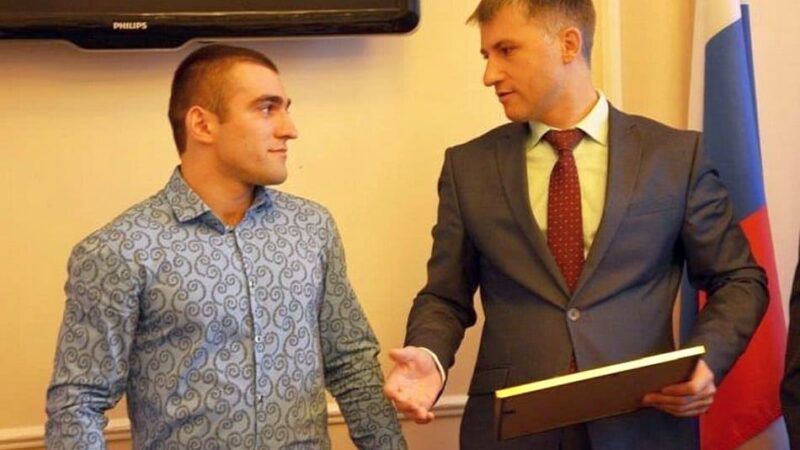 Мэр Гусь-Хрустального лишил чемпиона мира половины зарплаты