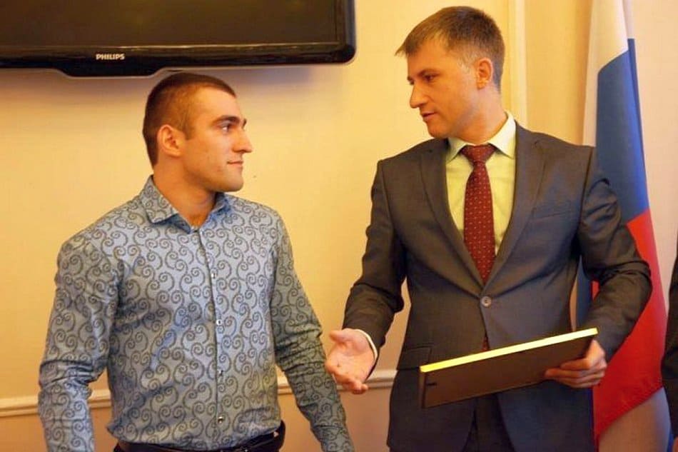 Мэр Гусь-Хрустального лишил чемпиона мира половины зарплаты