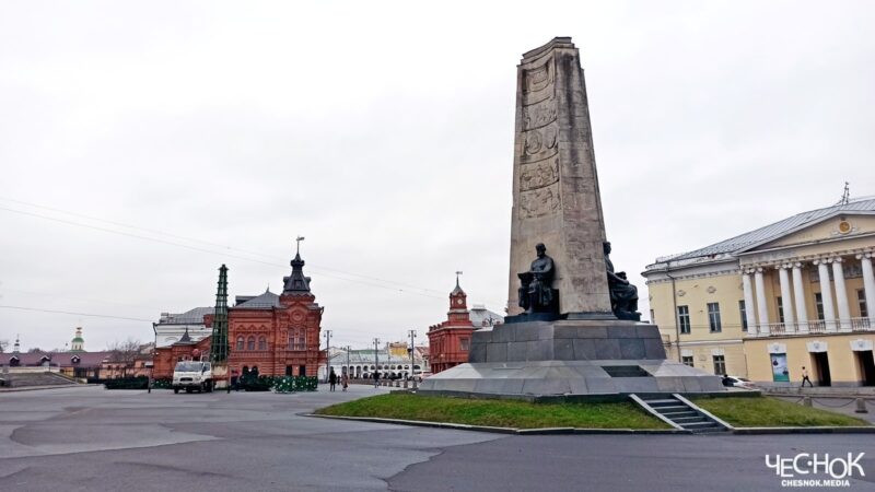 Стелу на Соборной площади готовят к ремонту