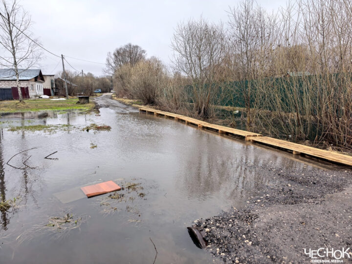 Губит людей вода. Судогодские дороги весной превратились в Венецию