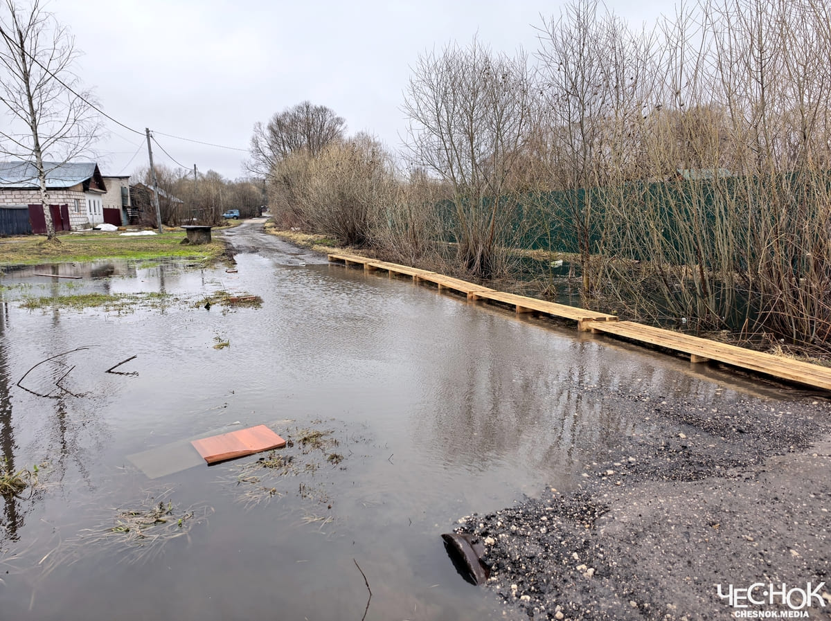 Губит людей вода. Судогодские дороги весной превратились в Венецию