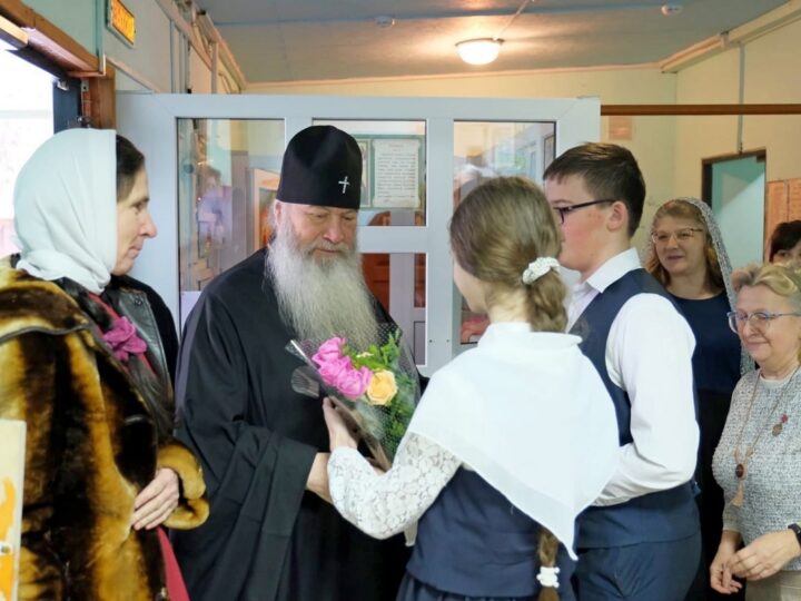 Ничего святого: руководство православной гимназии отлучили от церкви