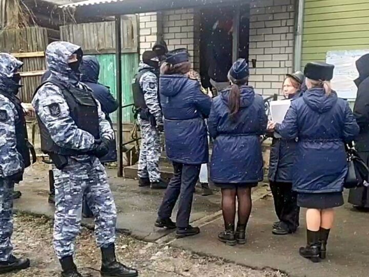 Приставы взяли штурмом Суздальскую православную гимназию