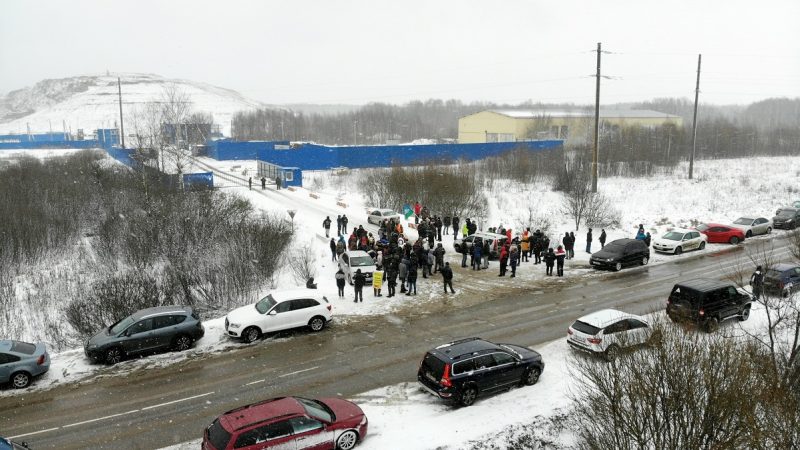 Александровцы живым щитом блокировали завоз московского мусора