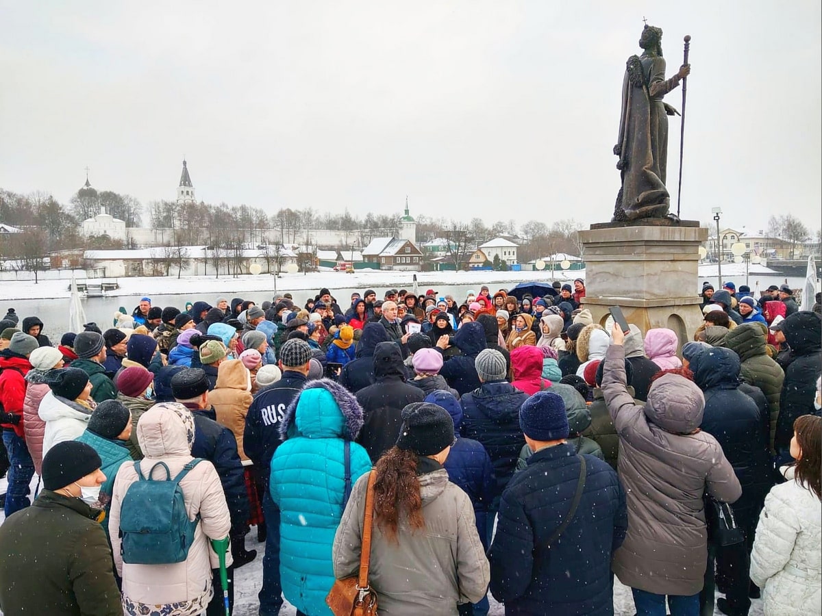 Сотни жителей Александрова протестовали против QR-кодов