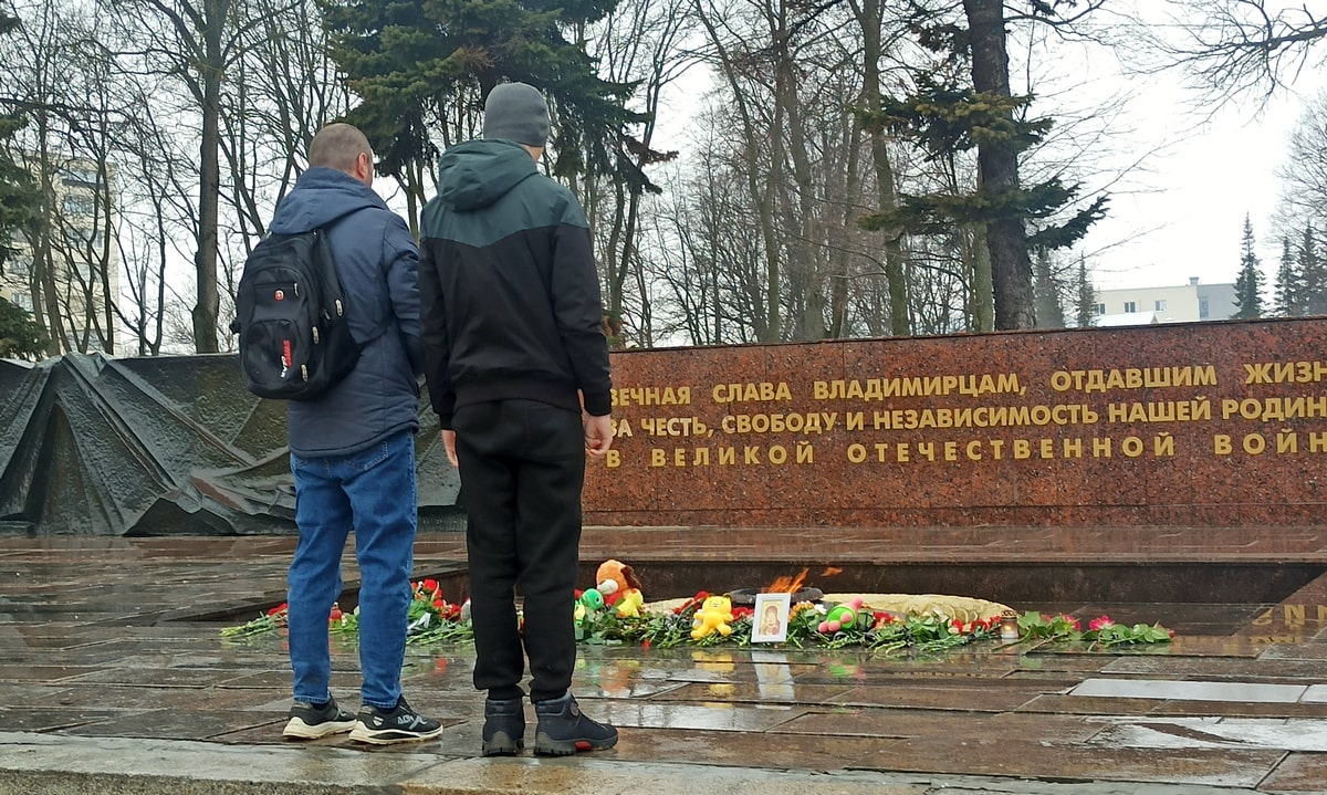 Во Владимире зажгли свечи в память о жертвах теракта