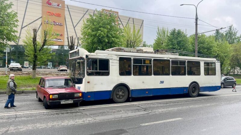 Во Владимире троллейбус протаранил «Жигули»