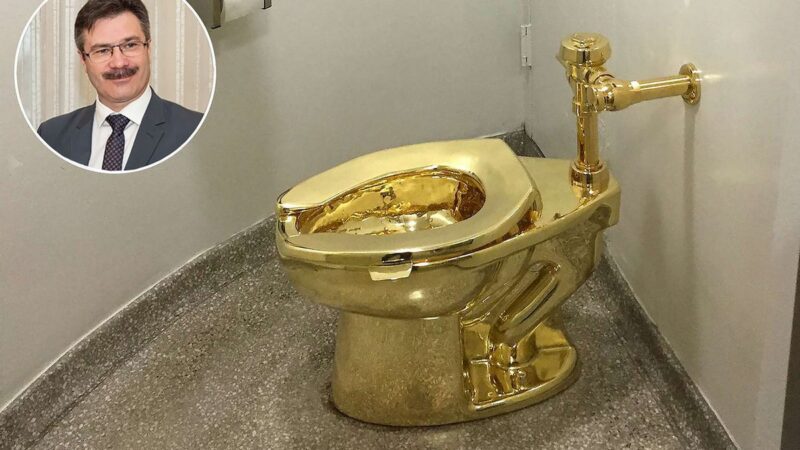 После отставки Сахарова в Суздале отменили закупку «золотых» туалетов