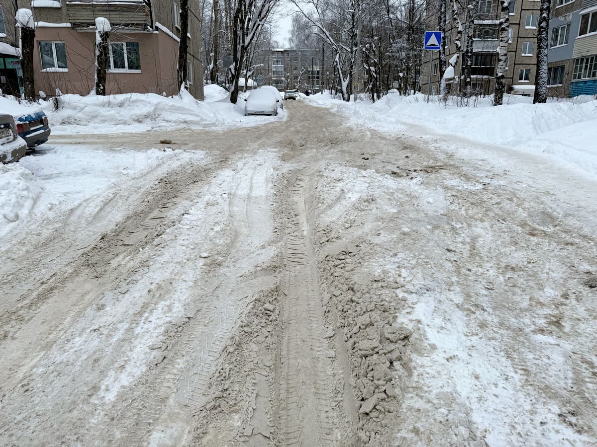 Улица Балакирева снег