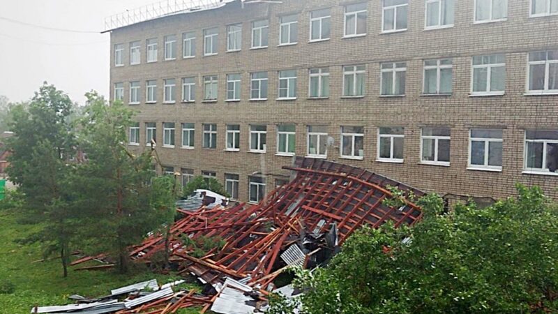 В Юрьев-Польском ураган оставил без крыш дома и церкви