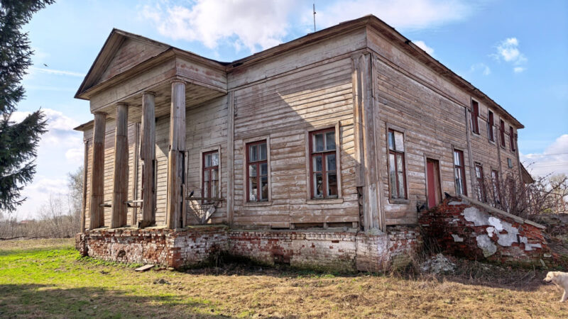 В селе Черниж под Суздалем гибнет дворянская усадьба