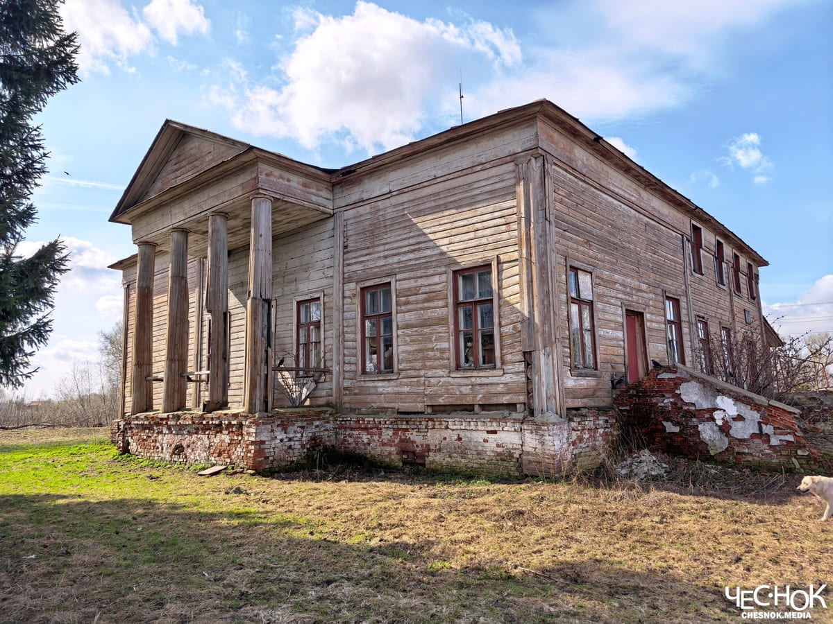 В селе Черниж под Суздалем гибнет дворянская усадьба