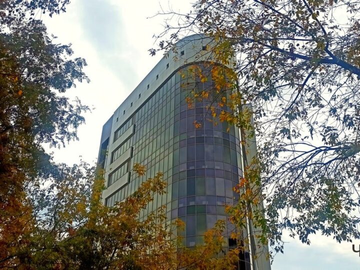 Белый дом не смог отсудить этаж в доме-«утюге»
