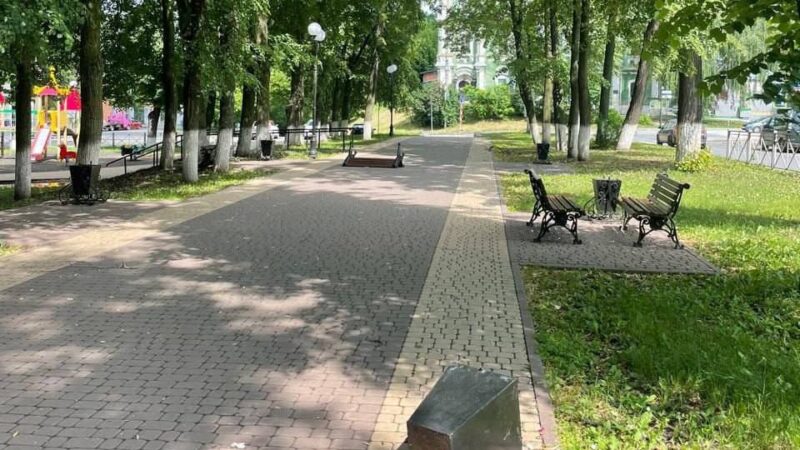 Во Владимире вандалы разгромили сквер Гоголя