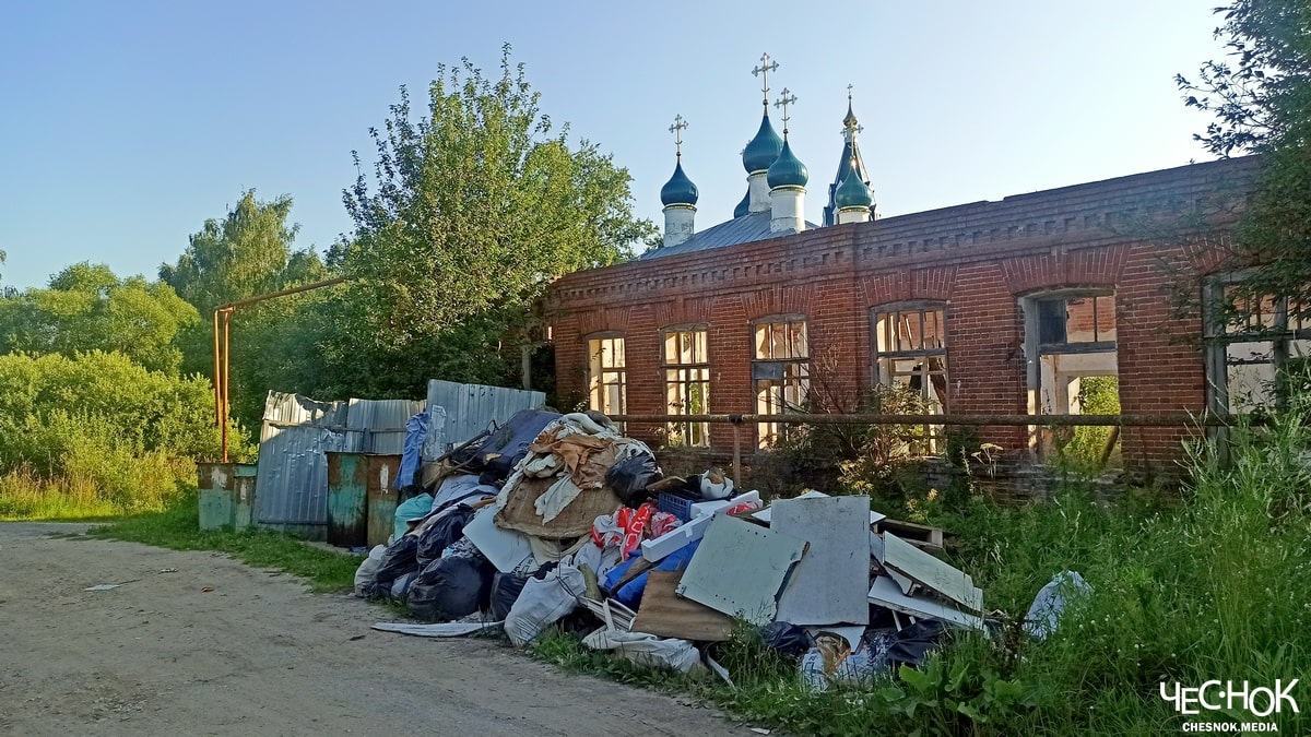 Вяткино церковь мусор