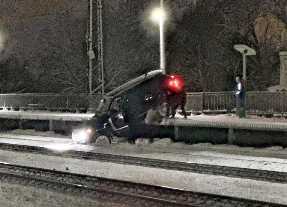 Внедорожник Струнино вокзал ДТП 3-min