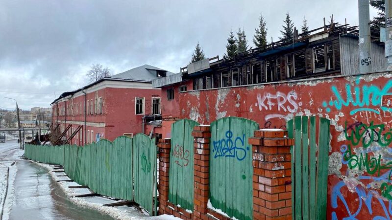 Аварийный военкомат в центре Владимира продают за полцены