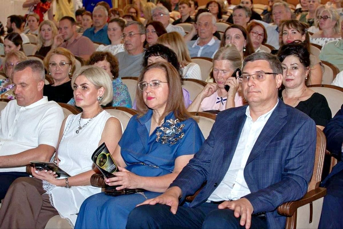 Как «знакомая» мэра Волкова стала по блату главой секретариата
