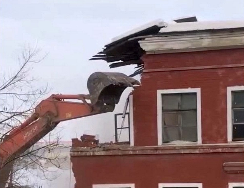 Во Владимире снесли здание тракторного завода