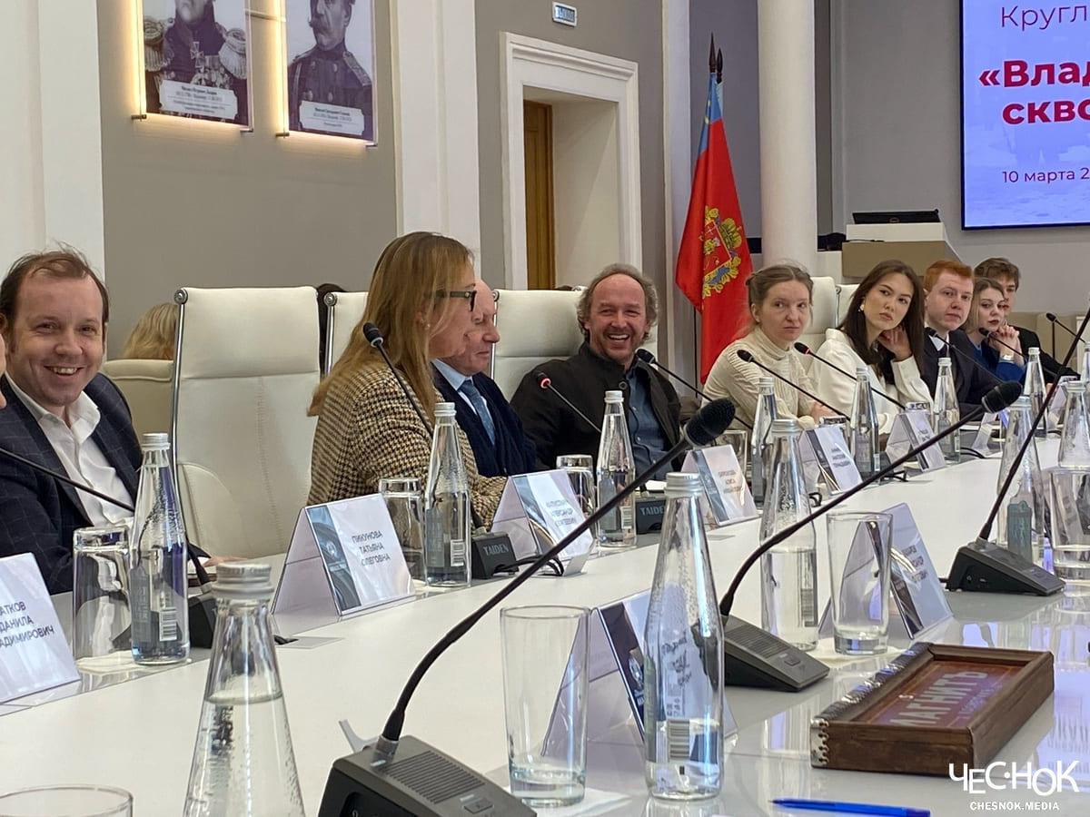 Вывески круглый стол 8