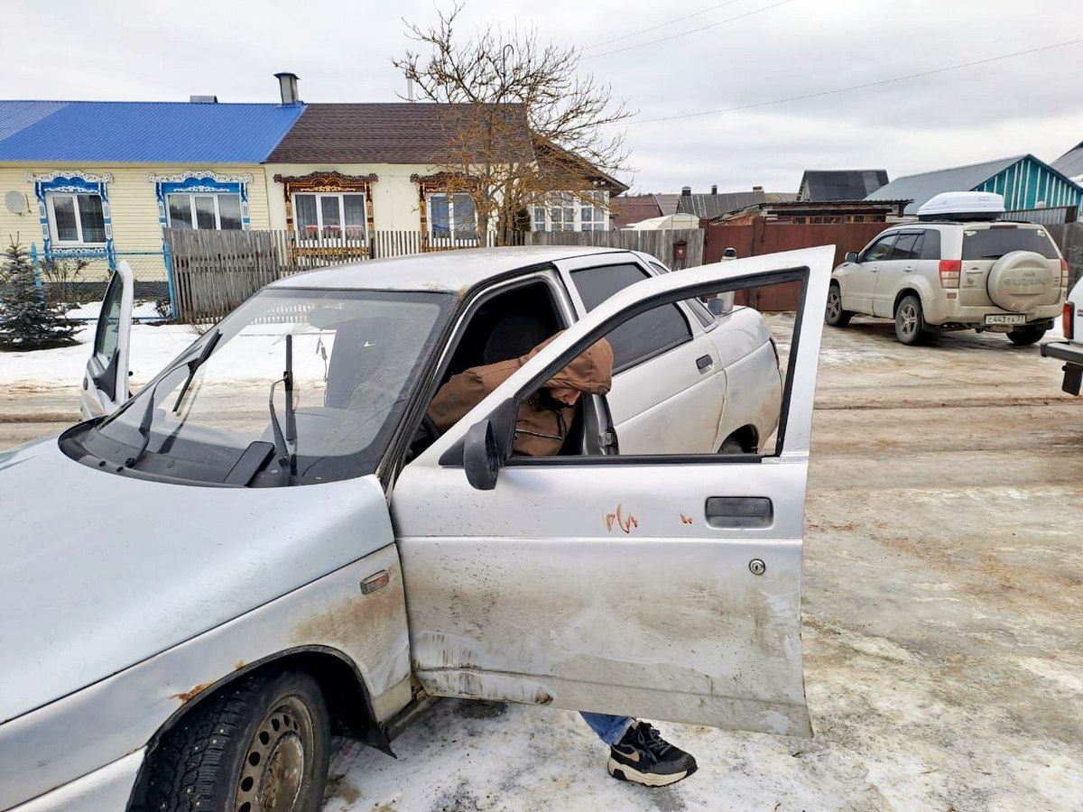 В Вашутино полицейские жестко задержали водителя без прав